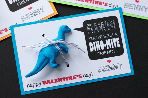 http://www.hellodesignmeetlife.com/2014/02/13/dino-mite-valentines/