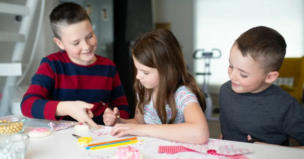 kids making Valentine's for Veterans