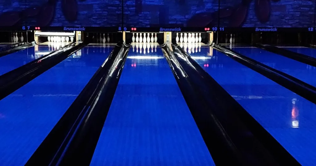 Splitsville-Burlington-glow in the dark cosmic bowling