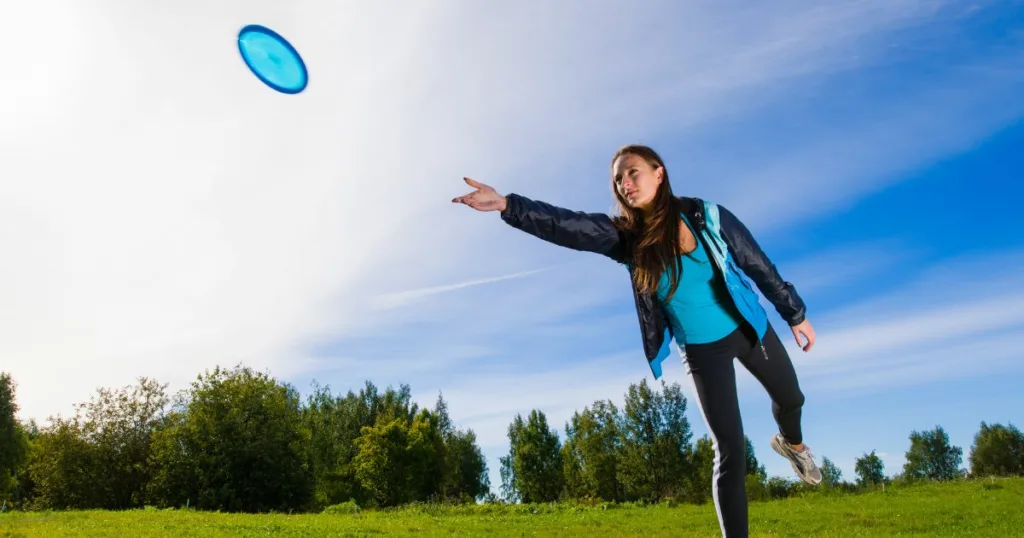 disc golf player throwing 