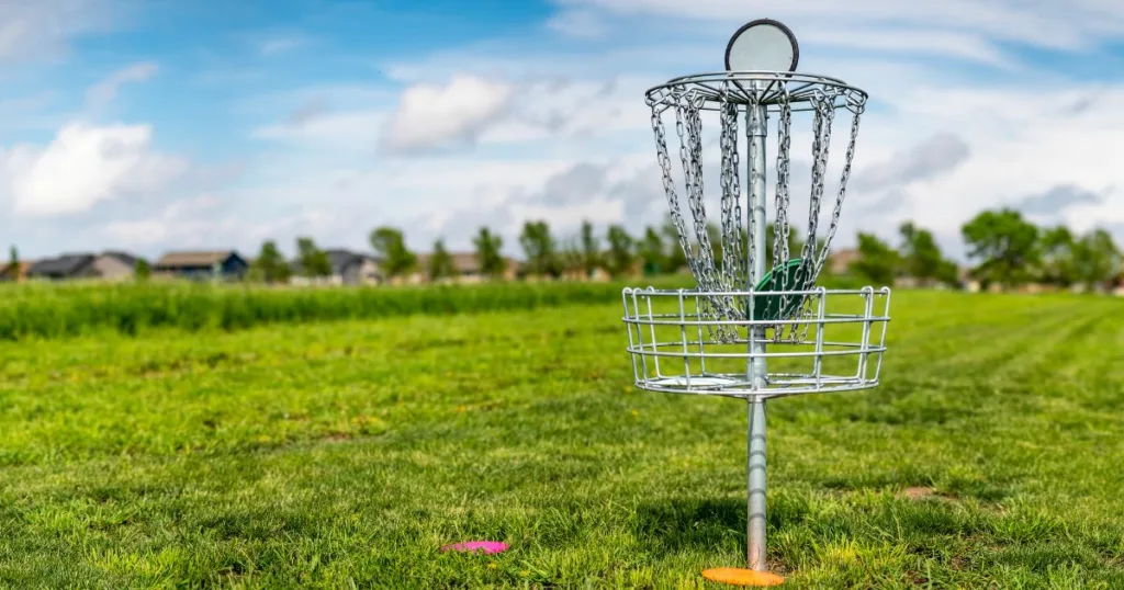 Disc golf course and tee