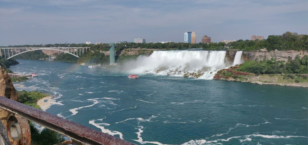 A view of Niagara Falls and the Hornblower cruise ship